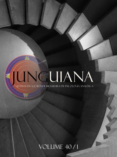 Capa da revista Junguiana: escadaria espiral vista de cima, em preto e branco, com centro esférico.